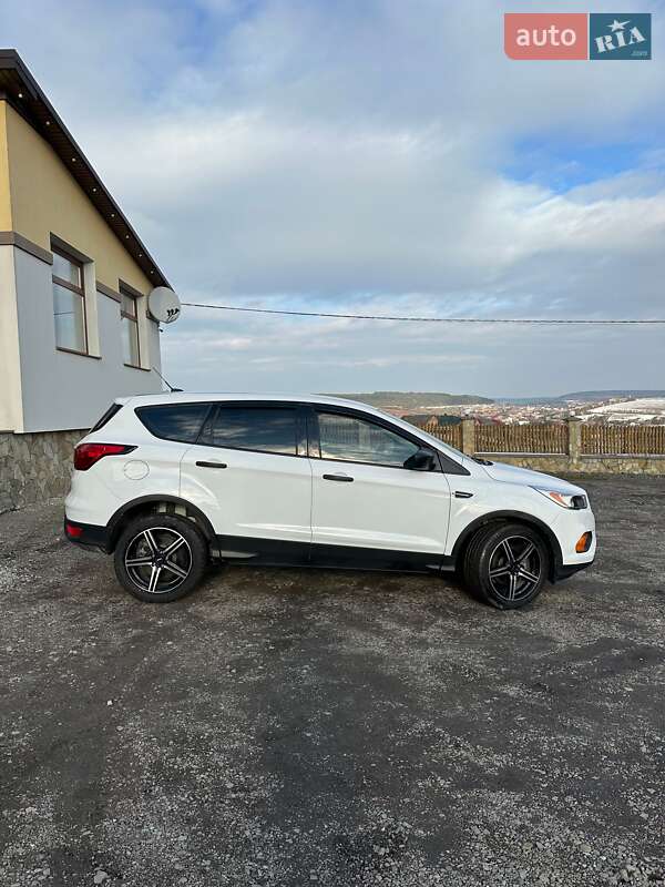 Позашляховик / Кросовер Ford Escape 2018 в Бережанах