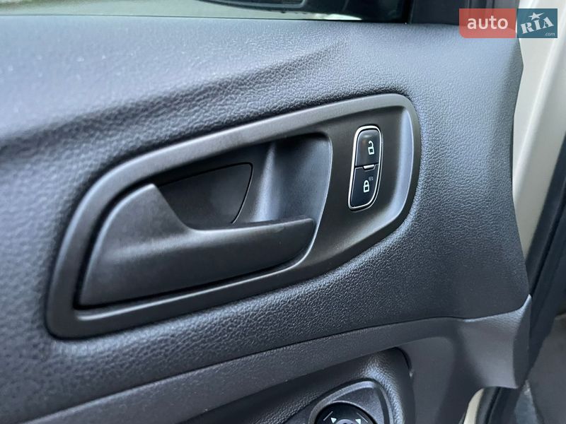 Внедорожник / Кроссовер Ford Escape 2017 в Подгайцах