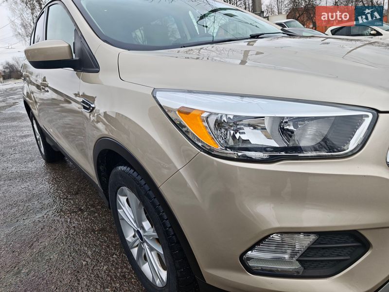 Внедорожник / Кроссовер Ford Escape 2017 в Сумах