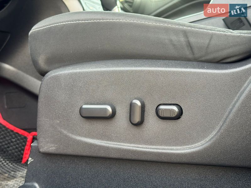 Внедорожник / Кроссовер Ford Escape 2016 в Стрые