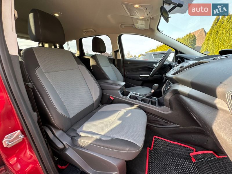 Внедорожник / Кроссовер Ford Escape 2016 в Стрые