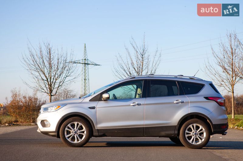 Внедорожник / Кроссовер Ford Escape 2019 в Львове