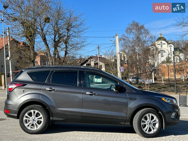 Внедорожник / Кроссовер Ford Escape 2018 в Львове