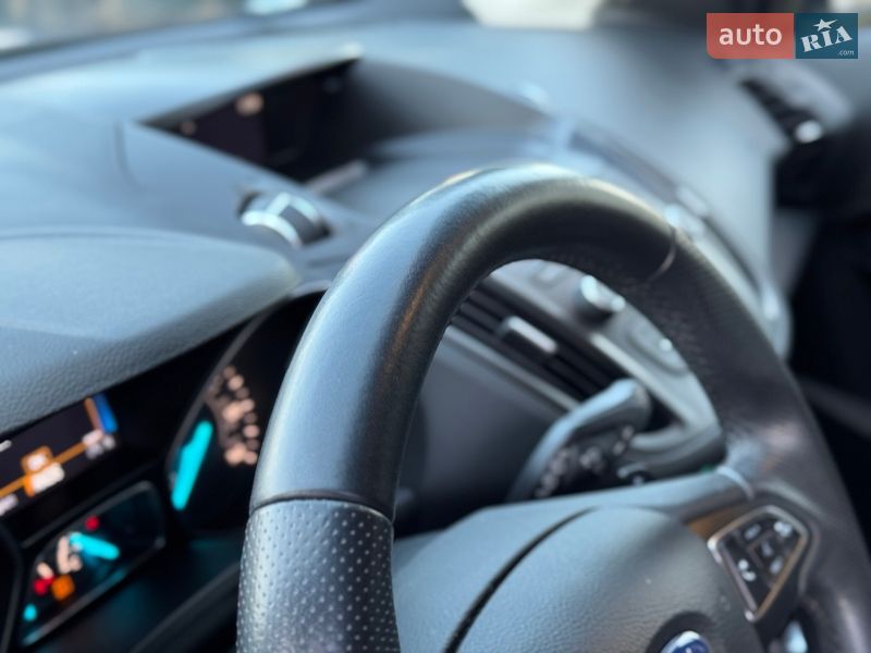 Внедорожник / Кроссовер Ford Escape 2016 в Сарнах