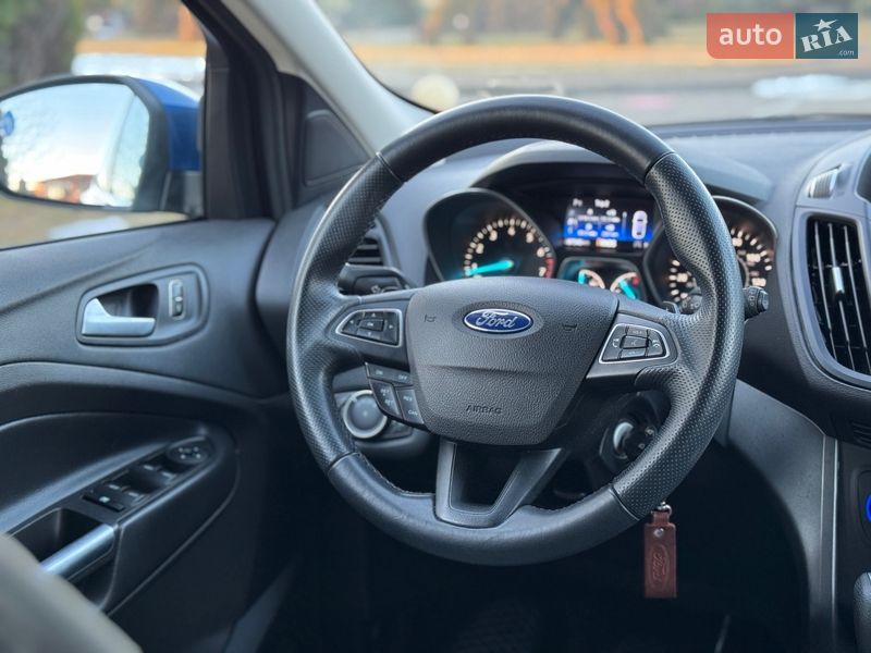Внедорожник / Кроссовер Ford Escape 2016 в Сарнах