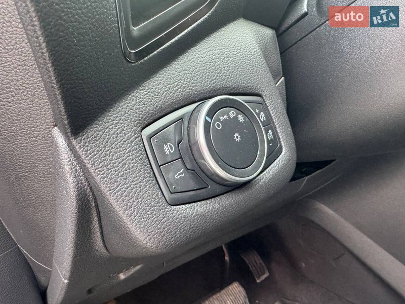 Внедорожник / Кроссовер Ford Escape 2017 в Киеве