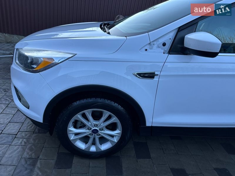 Позашляховик / Кросовер Ford Escape 2017 в Рівному