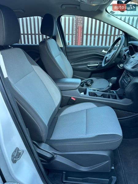 Позашляховик / Кросовер Ford Escape 2017 в Рівному