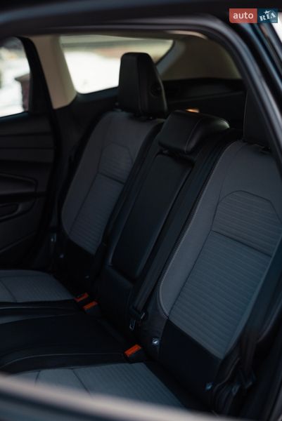 Позашляховик / Кросовер Ford Escape 2016 в Золочеві