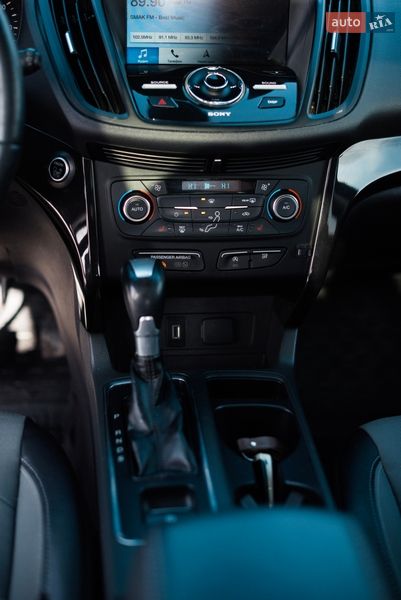 Позашляховик / Кросовер Ford Escape 2016 в Золочеві