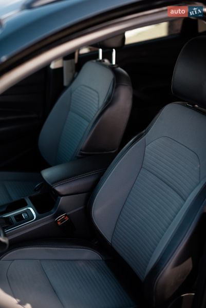 Позашляховик / Кросовер Ford Escape 2016 в Золочеві