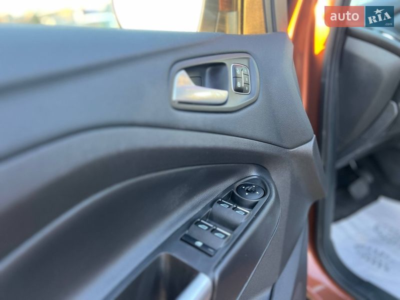 Позашляховик / Кросовер Ford Escape 2017 в Стрию