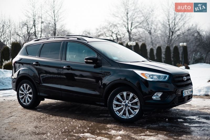 Позашляховик / Кросовер Ford Escape 2016 в Золочеві
