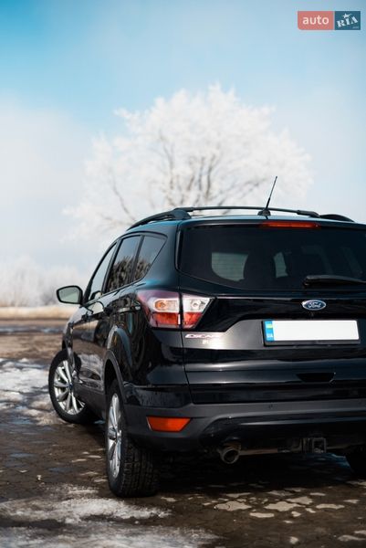 Позашляховик / Кросовер Ford Escape 2016 в Золочеві