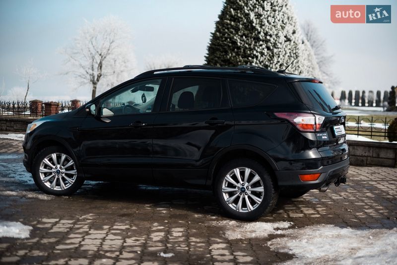 Позашляховик / Кросовер Ford Escape 2016 в Золочеві