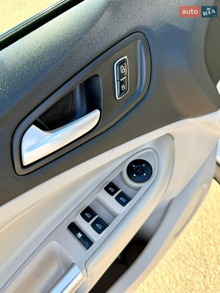 Внедорожник / Кроссовер Ford Escape 2014 в Одессе