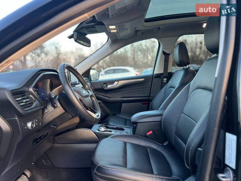 Внедорожник / Кроссовер Ford Escape 2021 в Стрые