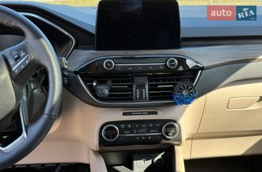 Внедорожник / Кроссовер Ford Escape 2020 в Золочеве