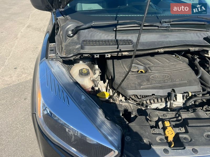 Внедорожник / Кроссовер Ford Escape 2017 в Вишневом фото 6 Внедорожник / Кроссовер Ford Escape 2017 в Вишневом