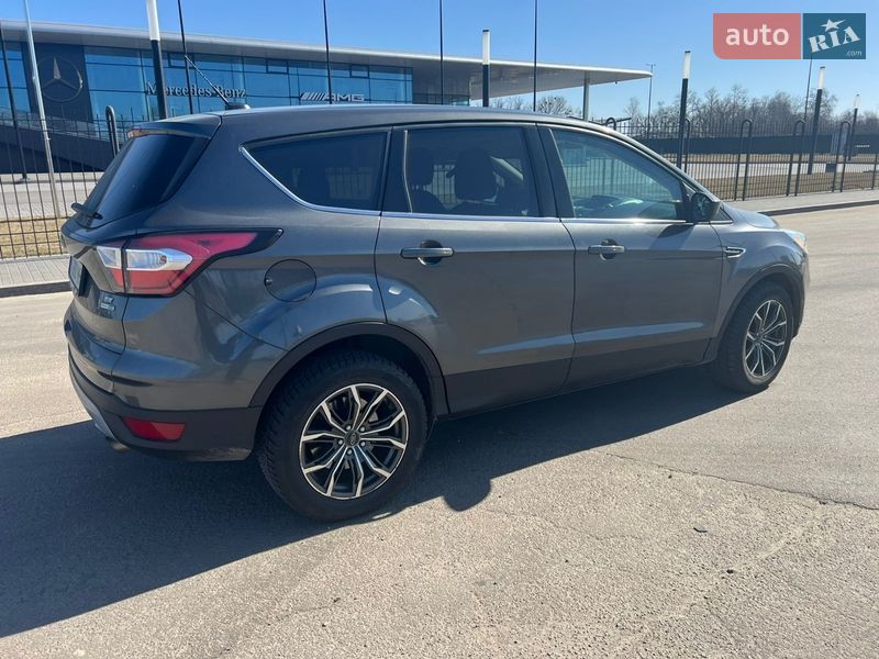 Внедорожник / Кроссовер Ford Escape 2017 в Вишневом фото 14 Внедорожник / Кроссовер Ford Escape 2017 в Вишневом