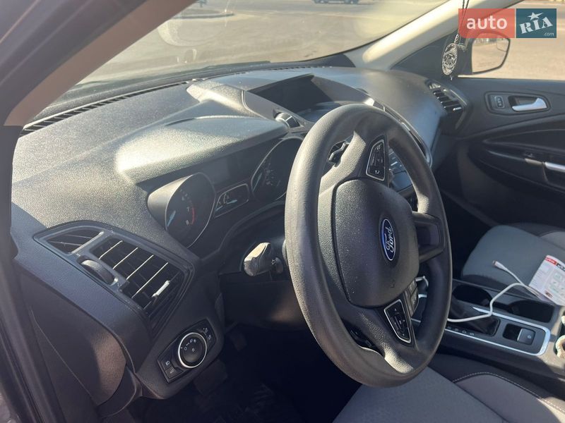 Внедорожник / Кроссовер Ford Escape 2017 в Вишневом фото 18 Внедорожник / Кроссовер Ford Escape 2017 в Вишневом