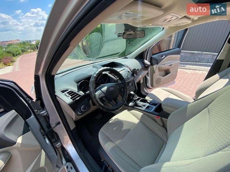 Внедорожник / Кроссовер Ford Escape 2016 в Черновцах