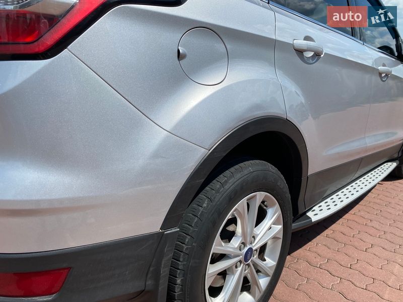 Внедорожник / Кроссовер Ford Escape 2016 в Черновцах