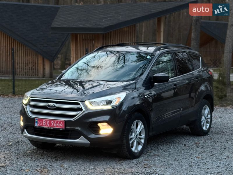 Позашляховик / Кросовер Ford Escape 2017 в Радивиліві