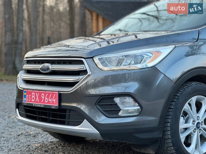 Позашляховик / Кросовер Ford Escape 2017 в Радивиліві