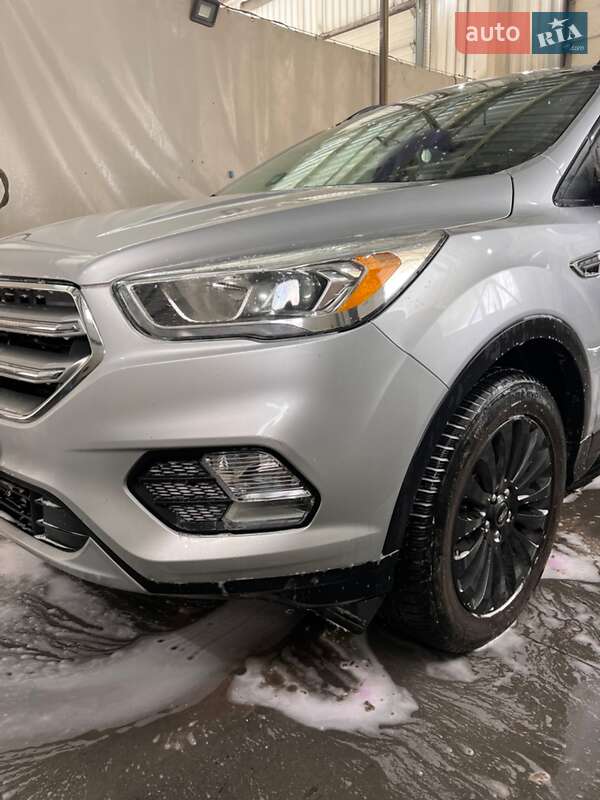 Внедорожник / Кроссовер Ford Escape 2017 в Тернополе
