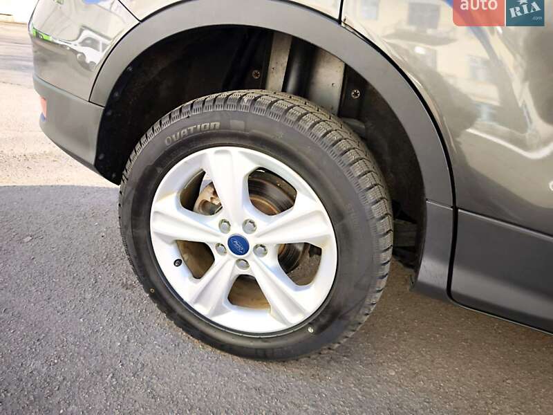 Внедорожник / Кроссовер Ford Escape 2015 в Луцке