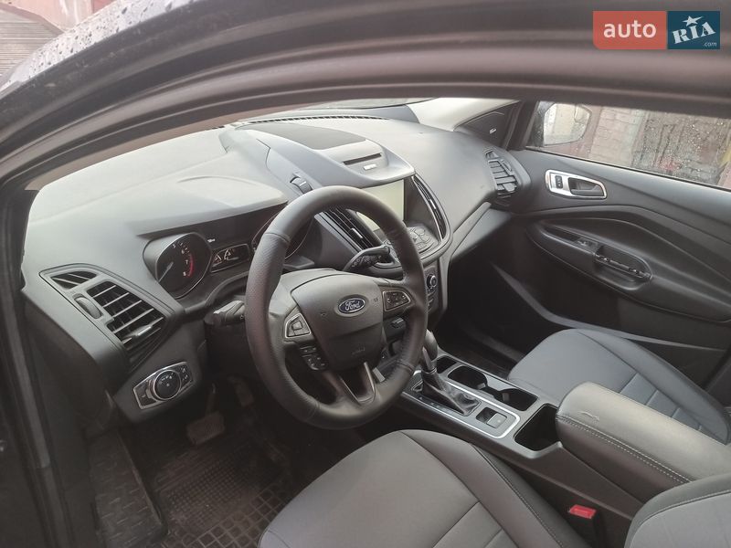 Внедорожник / Кроссовер Ford Escape 2017 в Ровно
