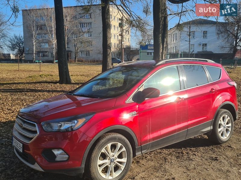 Внедорожник / Кроссовер Ford Escape 2017 в Сквире