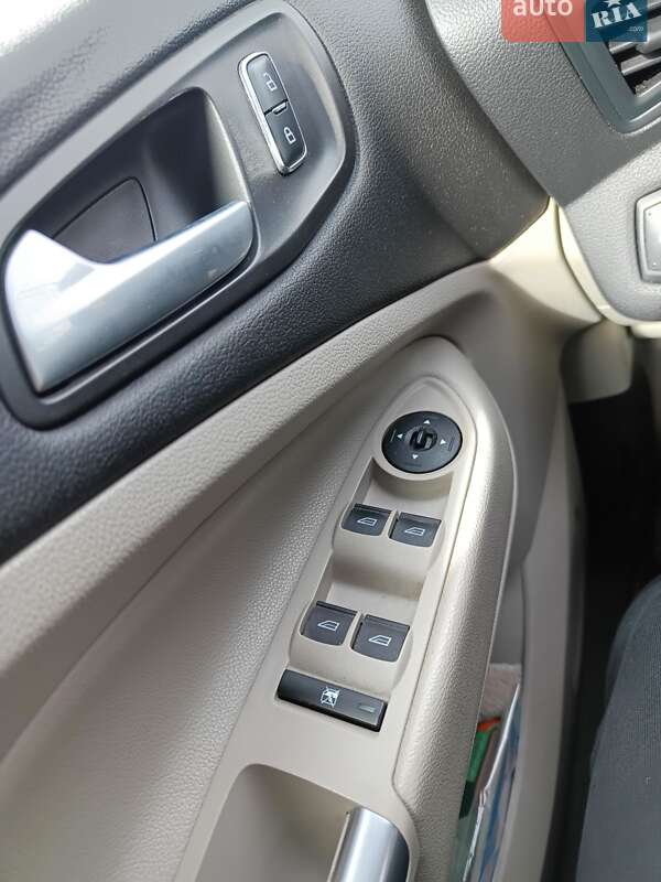 Позашляховик / Кросовер Ford Escape 2015 в Запоріжжі