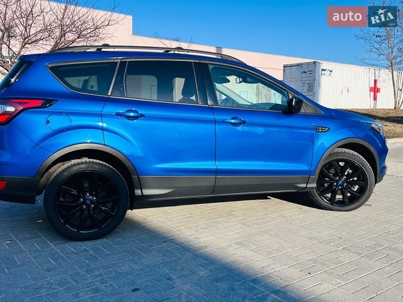Позашляховик / Кросовер Ford Escape 2018 в Сумах