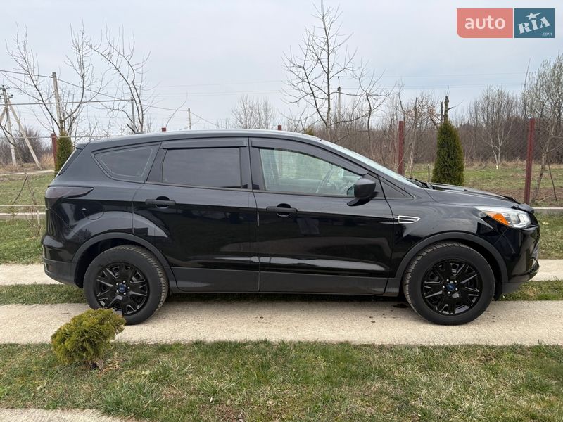 Внедорожник / Кроссовер Ford Escape 2016 в Стрые