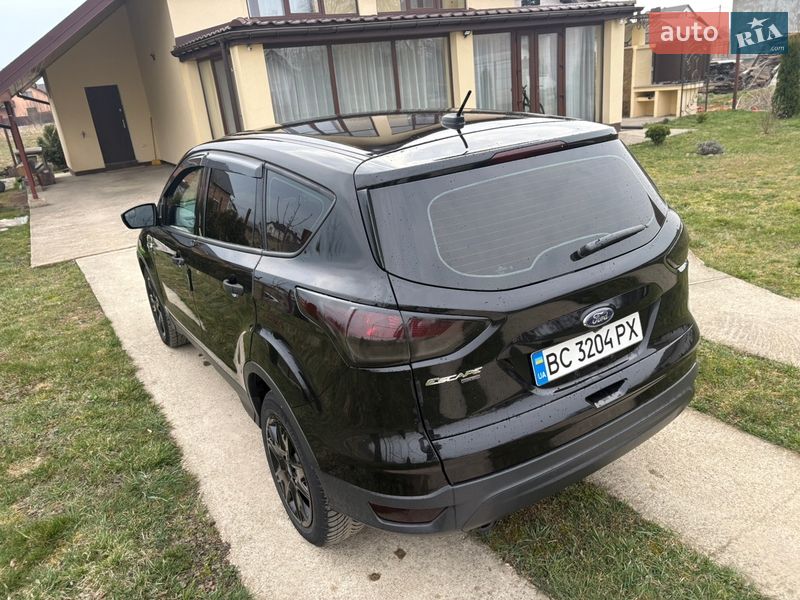 Внедорожник / Кроссовер Ford Escape 2016 в Стрые