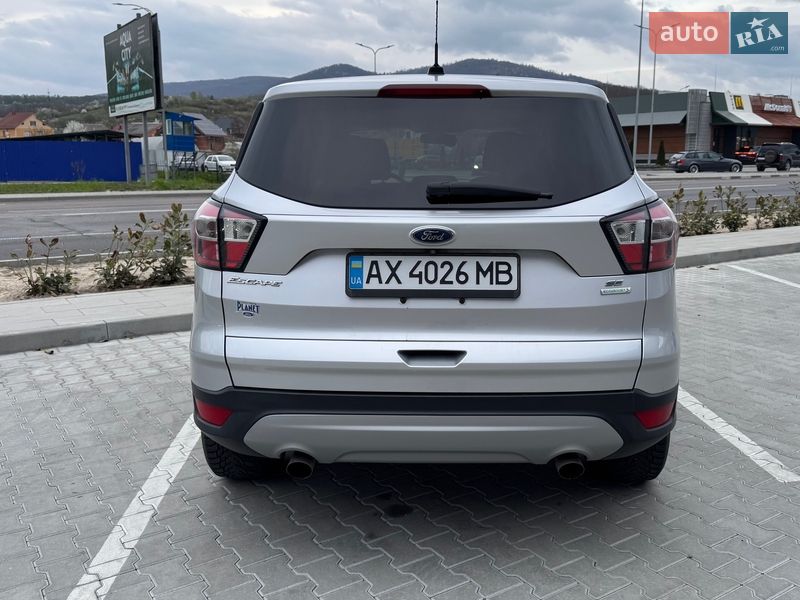 Позашляховик / Кросовер Ford Escape 2017 в Мукачевому