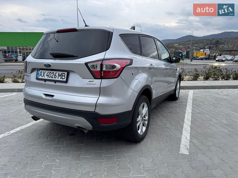 Позашляховик / Кросовер Ford Escape 2017 в Мукачевому