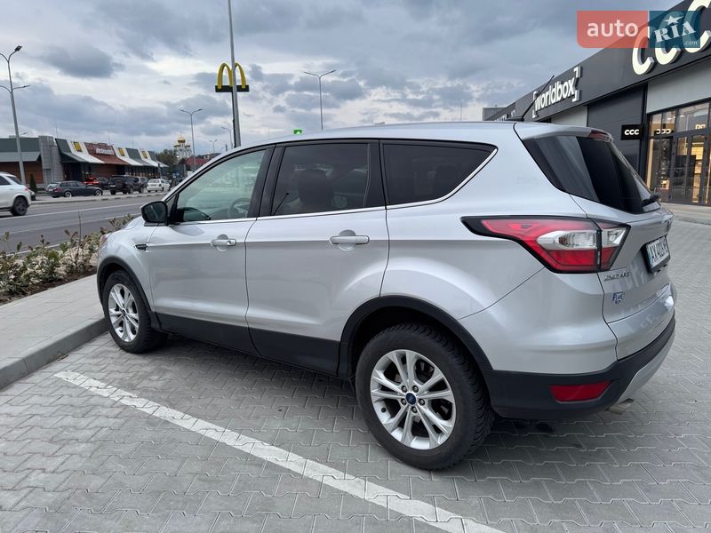Позашляховик / Кросовер Ford Escape 2017 в Мукачевому