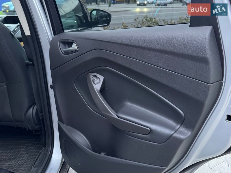 Позашляховик / Кросовер Ford Escape 2017 в Мукачевому