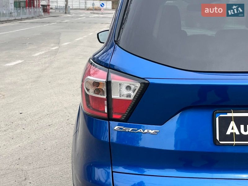 Внедорожник / Кроссовер Ford Escape 2017 в Киеве