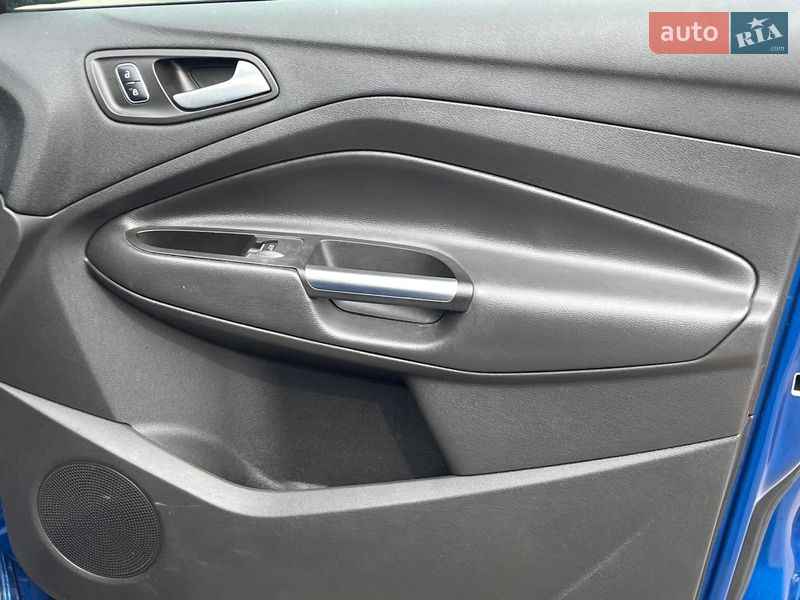 Внедорожник / Кроссовер Ford Escape 2017 в Киеве