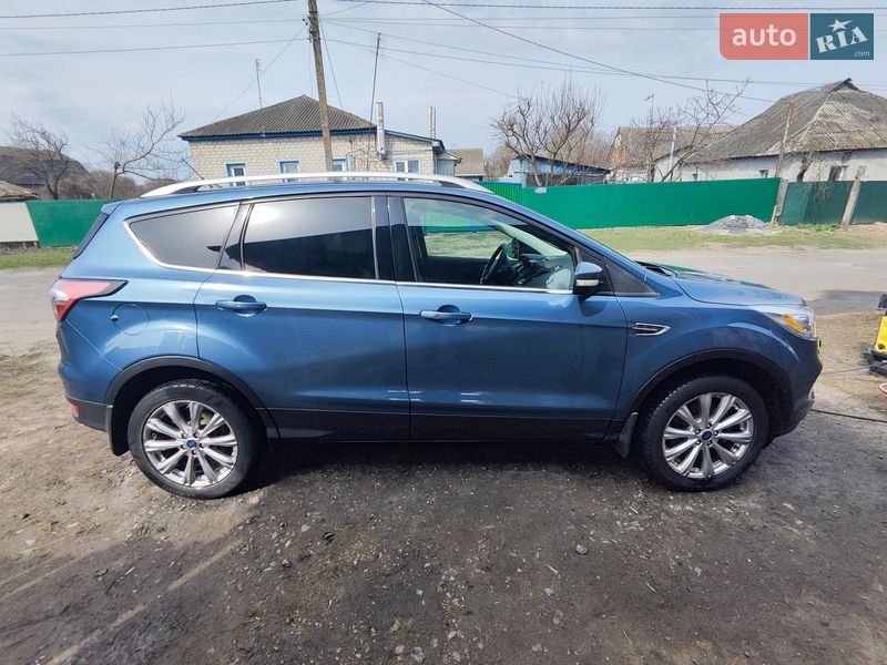 Внедорожник / Кроссовер Ford Escape 2018 в Лохвице