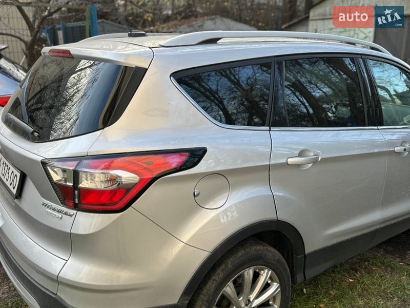 Внедорожник / Кроссовер Ford Escape 2017 в Киеве