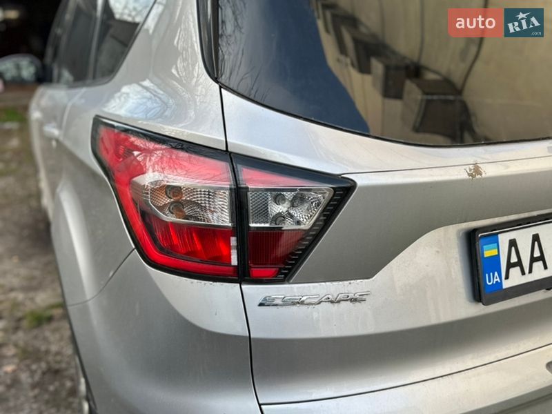 Внедорожник / Кроссовер Ford Escape 2017 в Киеве