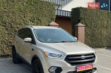 Внедорожник / Кроссовер Ford Escape 2017 в Львове