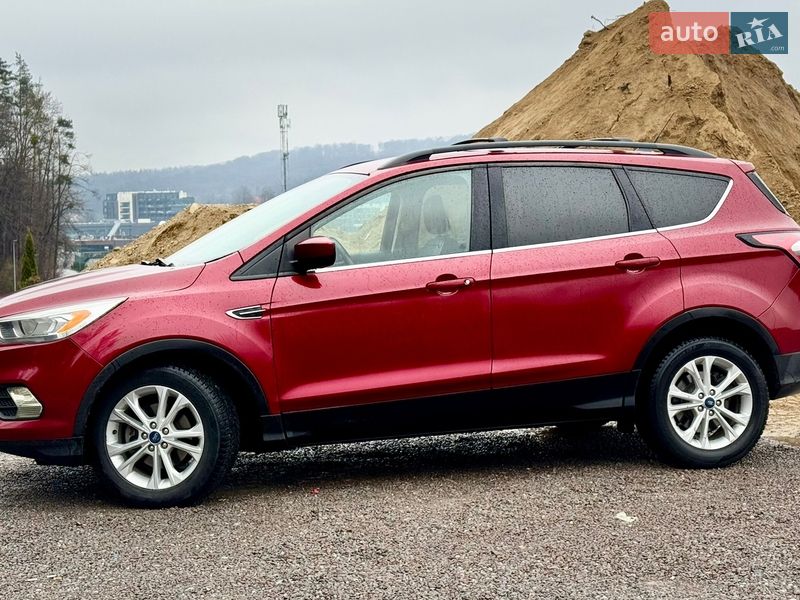 Внедорожник / Кроссовер Ford Escape 2018 в Львове