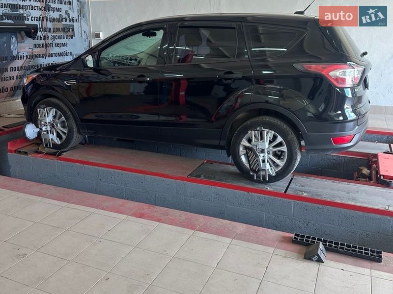 Внедорожник / Кроссовер Ford Escape 2016 в Ивано-Франковске