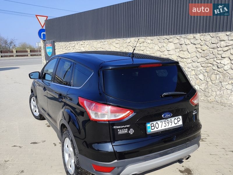 Внедорожник / Кроссовер Ford Escape 2015 в Великой Березовице